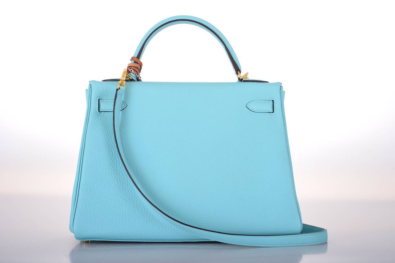 HERMES KELLY BAG BLUE BLEU ATOLL 32cm  TOGO GOLD HARDWARE JaneFinds In New Condition For Sale In NYC Tri-State/Miami, NY