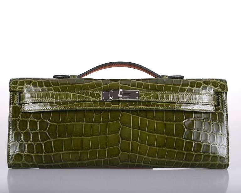 As always, another one of my fab finds! CAN'T GET THIS! Hermes KELLY CUT IN THE MOST FABULOUS VERT VERONESE NILO CROCODILE with palladium hardware.
MEASURES:
12 1/4 x 5
