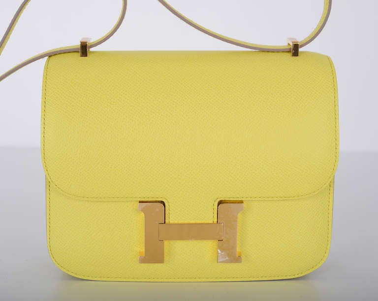 As always, another one of my fab finds! Hermes Constance in a PERFECT size 18cm! Very rare FIND in SOUFRE YELLOW. Comfy double strap that is perfect to carry cross body! LOVE EPSOM LEATHER WITH GOLD HARDWARE!

Measurements: 7.5