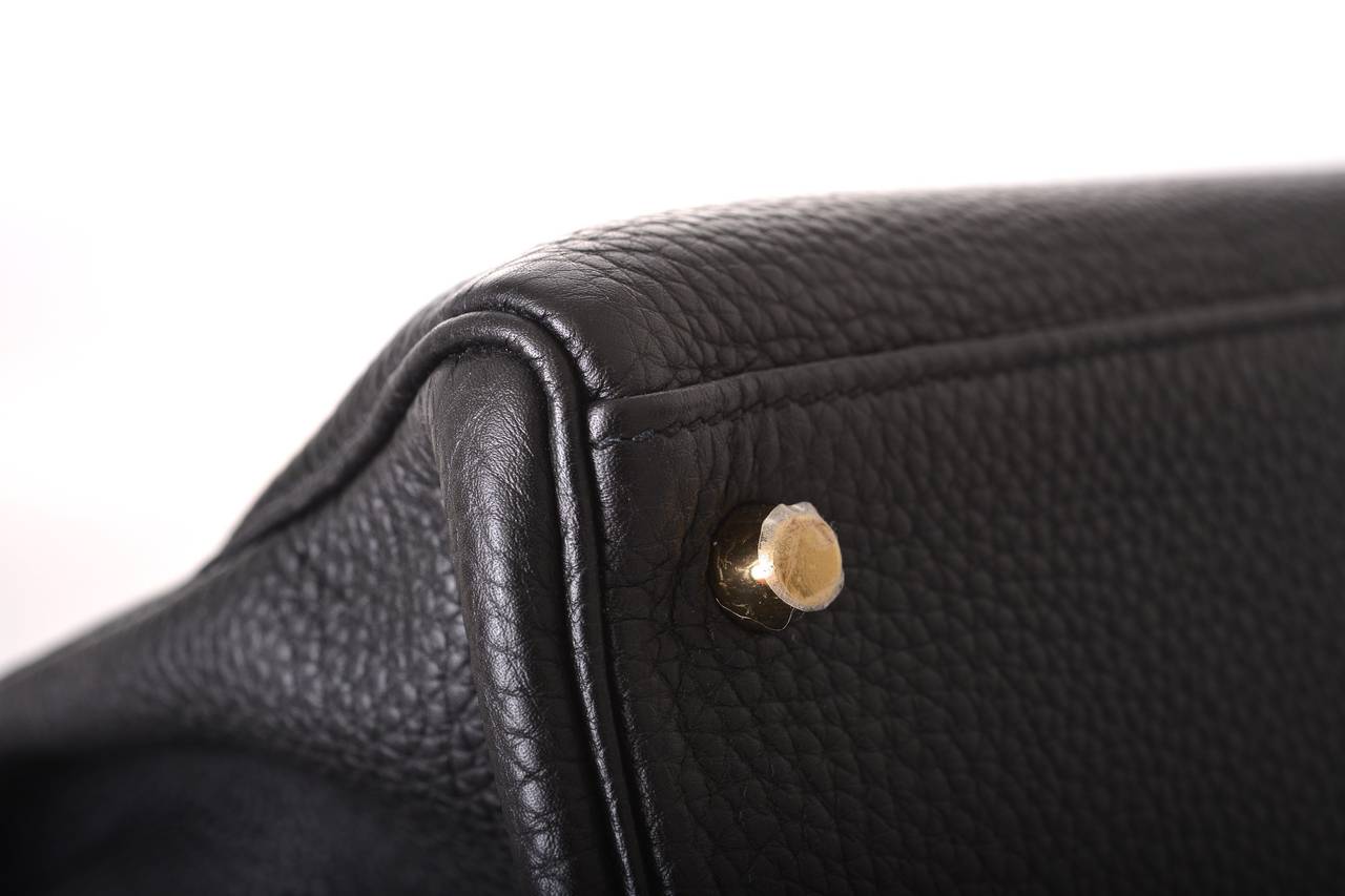 JaneFinds HERMES KELLY 35cm BLACK WITH GOLD HARDWARE MUST STAPLE In Excellent Condition In NYC Tri-State/Miami, NY