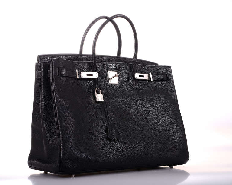 As always, another one of my fab finds! PRE-LOVED INCREDIBLE Hermes BIRKIN BAG 40cm BLACK WITH PALLADIUM Hardware in beautiful SUPER RARE CHEVRE leather. The shine is outstanding!

This bag is in absolute mint condition. The plastic was taken off.