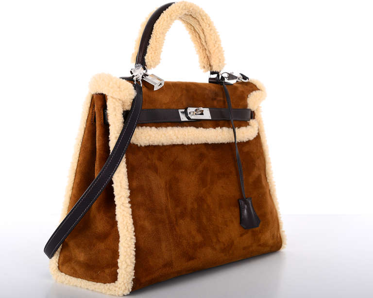 As always, another one of my fab finds! COLLECTOR'S LIMITED EDITION! KELLY 35cm.

TEDDY KELLY SHEARLING SUPER LIMITED GORGEOUS DISCONTINUED TEDDY KELLY. 35CM SPECIAL EDITION.

WHAT A STATEMENT! THE BAG IS IN ABSOLUTE PRISTINE CONDITION. THERE IS
