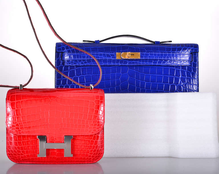 As always, another one of my fab finds! LIMITED EDITION Hermes KELLY CUT IN THE MOST FABULOUS BLUE ELECTRIC CROCODILE with GOLD hardware.
MEASURES:
12 1/4 x 5