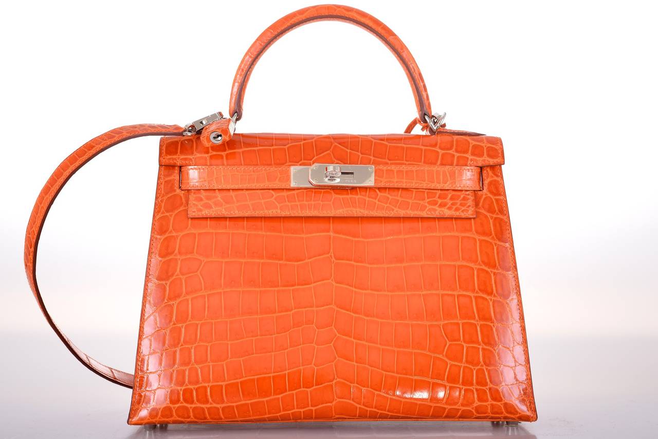 HERMES KELLY BAG 28CM CROCODILE ORANGE SIMPLY STUNNING!

As always, another one of my fab finds, Hermes Kelly 28cm. The color is breathtaking Orange, NILOTICUS GORGEOUS CROCODILE . Perfection as always with palladium hardware —  

TREAT