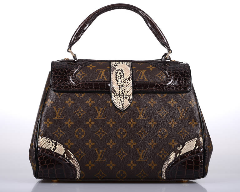 AS ALWAYS, ANOTHER ONE OF MY FAB FINDS!

LOUIS VUITTON BOWLING! Part of Monogramissime COLLECTION.

INCREDIBLE GRAND MARRIAGE OF CHOCOLATE ALLIGATOR WITH OMBRE PYTHON MIXED WITH LV SIGNATURE MONOGRAM! BEAUTIFUL GOLD HARDWARE. 

BAG OPENS UP TO