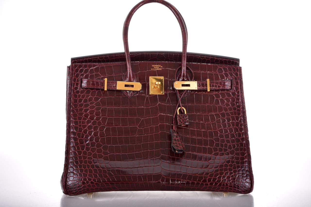HERMES BIRKIN 35cm IN THE MOST BEAUTIFUL POROSUS CROCODILE. STUNNING COMBINATION! SHINY BORDEAUX. THE HARDWARE IS… GOLD! GO AHEAD! TREAT YOURSELF. 

THE ULTIMATE BAG TO OWN! MAKE A STATEMENT WITHOUT SAYING A WORD!

THE BAG COMES WITH BOX,