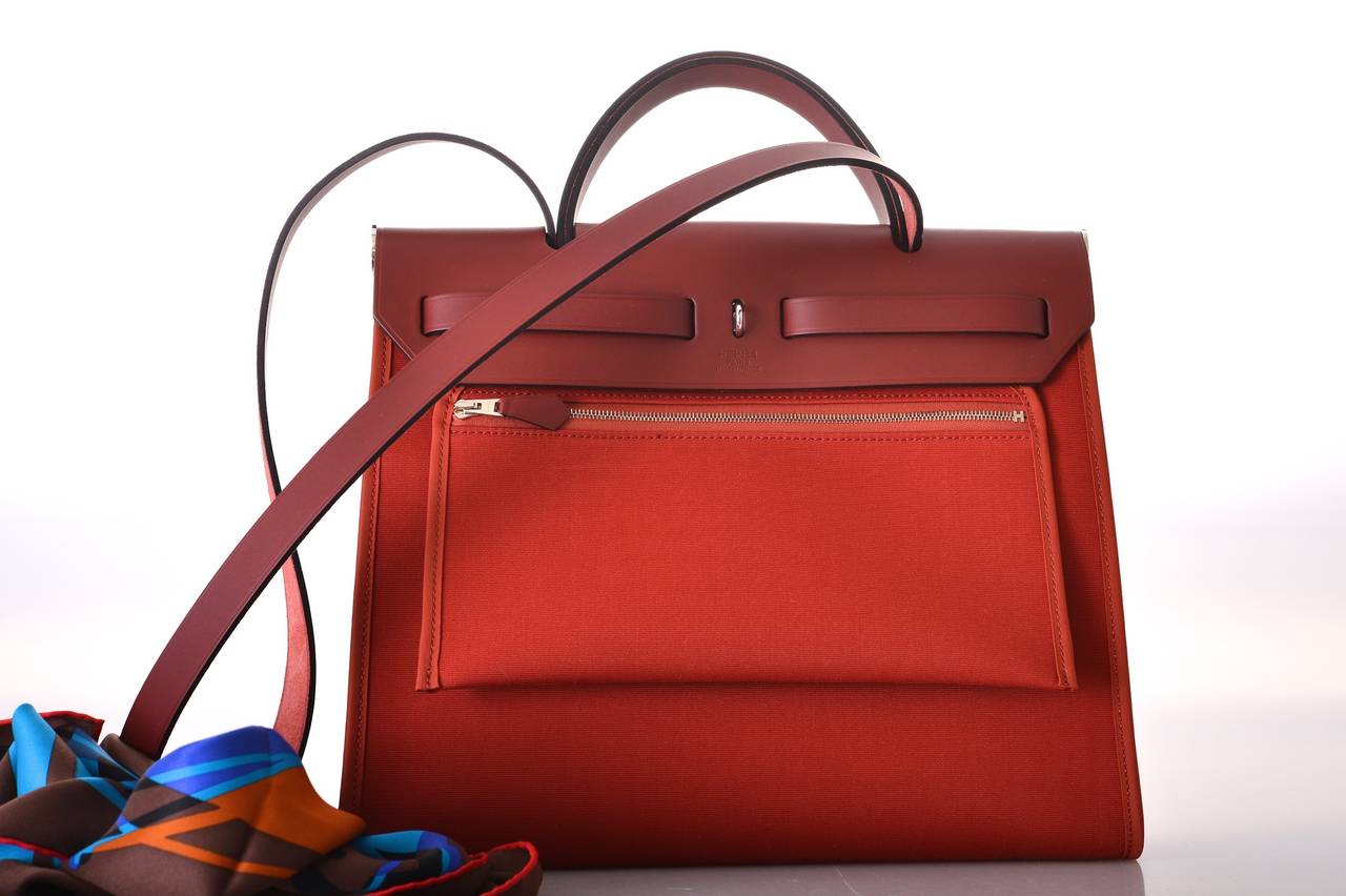 HERMES ZIP HERBAG ROUGE H CROSSBODY CANVAS & LEATHER JaneFinds In New Condition In NYC Tri-State/Miami, NY