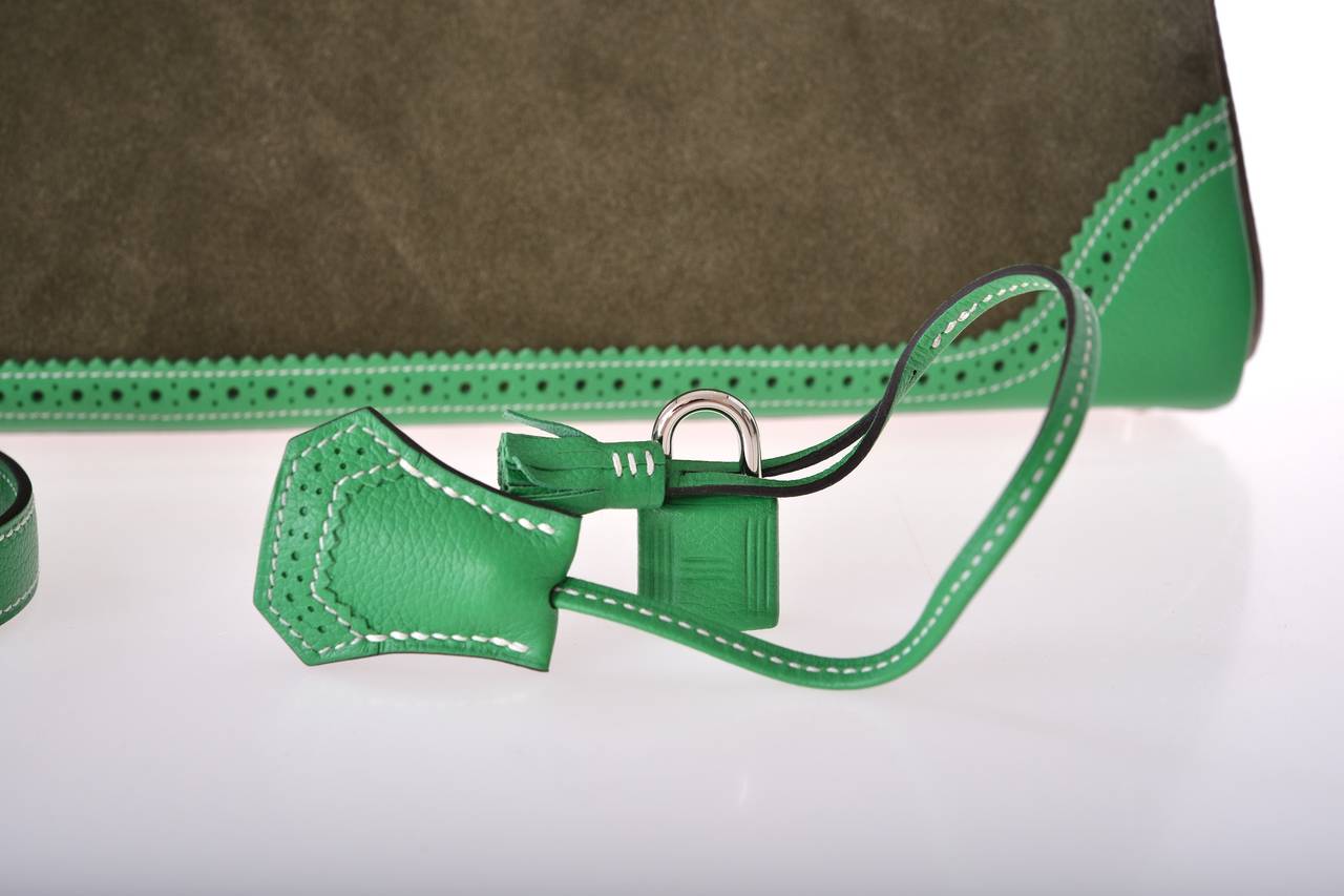 As always, another one of my fab finds! HERMES 35CM KELLY GHILLIES GRIZZLY BAMBOU -VERT DE GRIS- TAUPE WITH PALLADIUM HARDWARE.

A PERFECT COMPANION FOR THIS BAG IS A JANEFINDS BAGINIZER. IT WILL BE INCLUDED WITH YOUR PURCHASE TO PROTECT FROM PEN