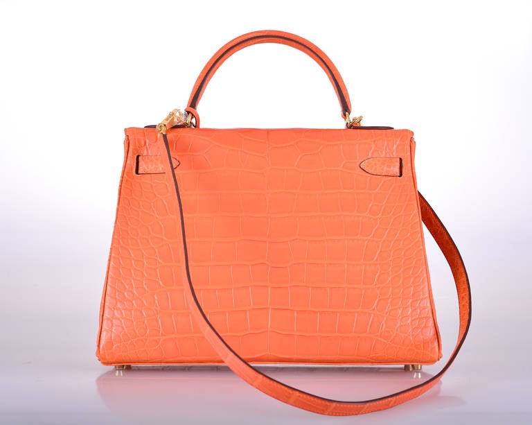 ONLY ON JF! HERMES KELLY BAG 32cm FEU FIRE ORANGE ALLIGATOR GOLD HARDWARE In New Condition In NYC Tri-State/Miami, NY