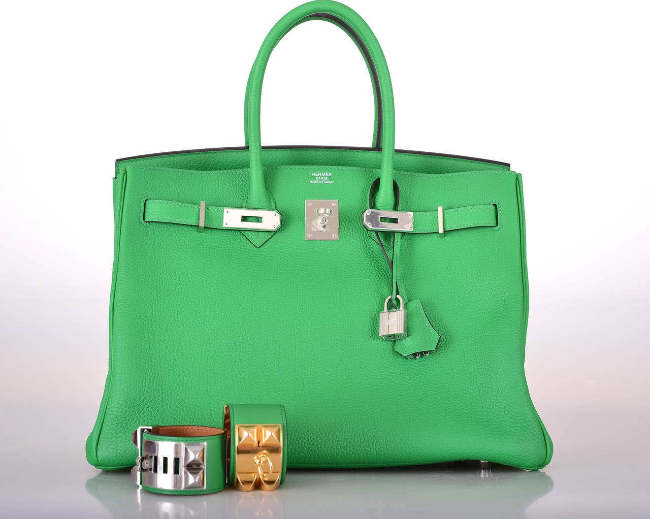 As always, another one of my fab finds! BAMBOU INSANE NEW GREEN Hermes BIRKIN BAG 35cm with PALLADIUM hardware and CLEMENCE leather.
THE COLOR IS REALLY SPECIAL.

This bag comes with lock, keys, clochette, a sleeper for the bag, rain protector,