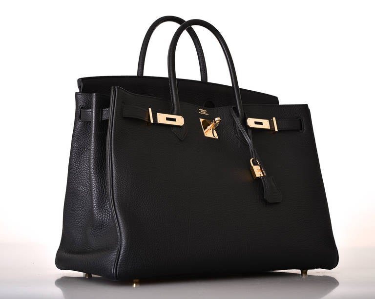 As always, another one of my fab finds! PRE-LOVED INCREDIBLE Hermes BIRKIN BAG 40cm BLACK TOGO WITH GOLD hardware in beautiful SUPER RARE COMBINATION.

This bag is in absolute mint condition! The plastic was taken off. Overall, the bag looks