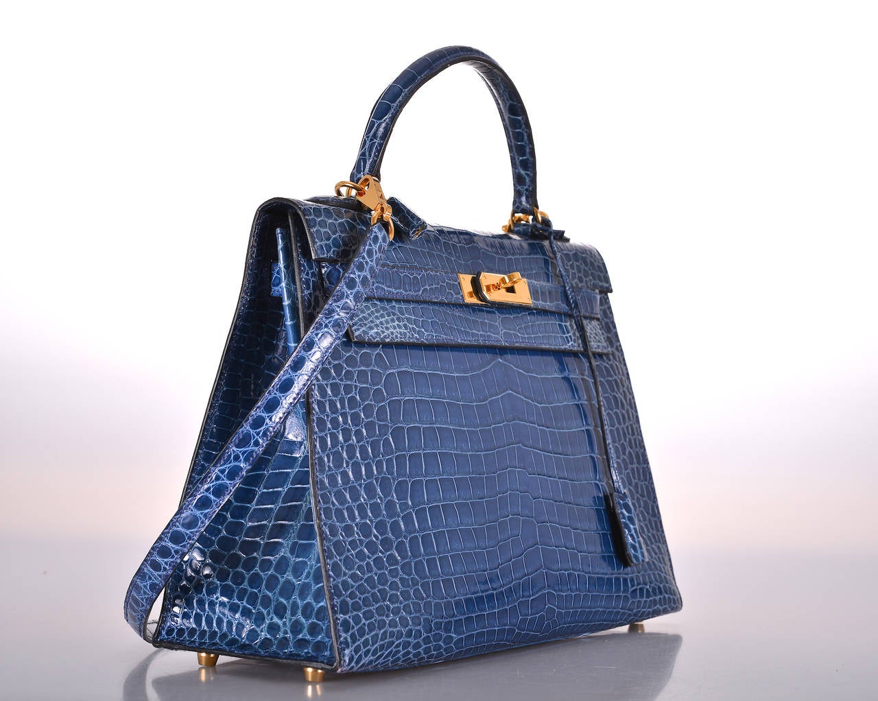 As always, another one of my fab finds! GORGEOUS BLUE ROI CROCODILE  WITH GOLD HARDWARE SUPER RARE KELLY.

WHAT A STATEMENT! THE BAG IS IN ABSOLUTE PRISTINE CONDITION!