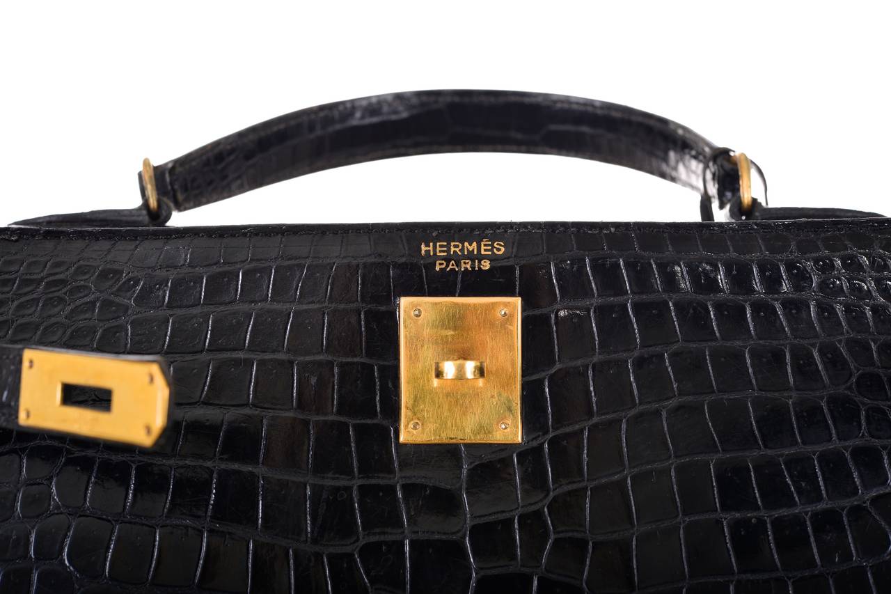 As always, another one of my fab finds! Hermes 35cm KELLY in beautiful porosus crocodile stunning BLACK color with Gold hardware.

This bag comes with lock, keys, clochette, and a sleeper for the bag. THERE IS NO SHOULDER STRAP.

    The bag is