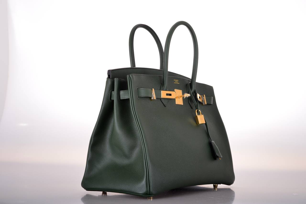 As always, another one of my fab finds! VERT ANGLAIS! Hermes BIRKIN BAG 35cm gorgeous with GOLD hardware epsom leather.
THE COLOR IS REALLY GORGEOUS OLIVE!

This bag comes with lock, keys, clochette, a sleeper for the bag, rain protector, and