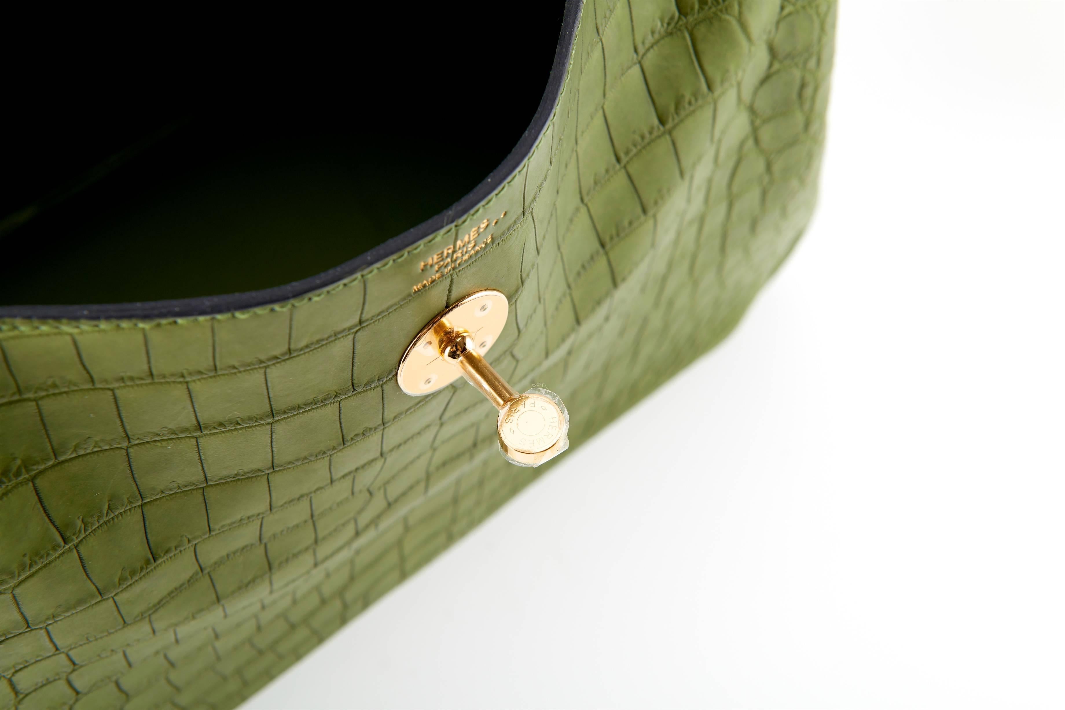 HERMES LINDY 30CM MATTE PELOUSE GREEN NILO CROCODILE GOLD HARDWARE JaneFinds In New Condition In NYC Tri-State/Miami, NY