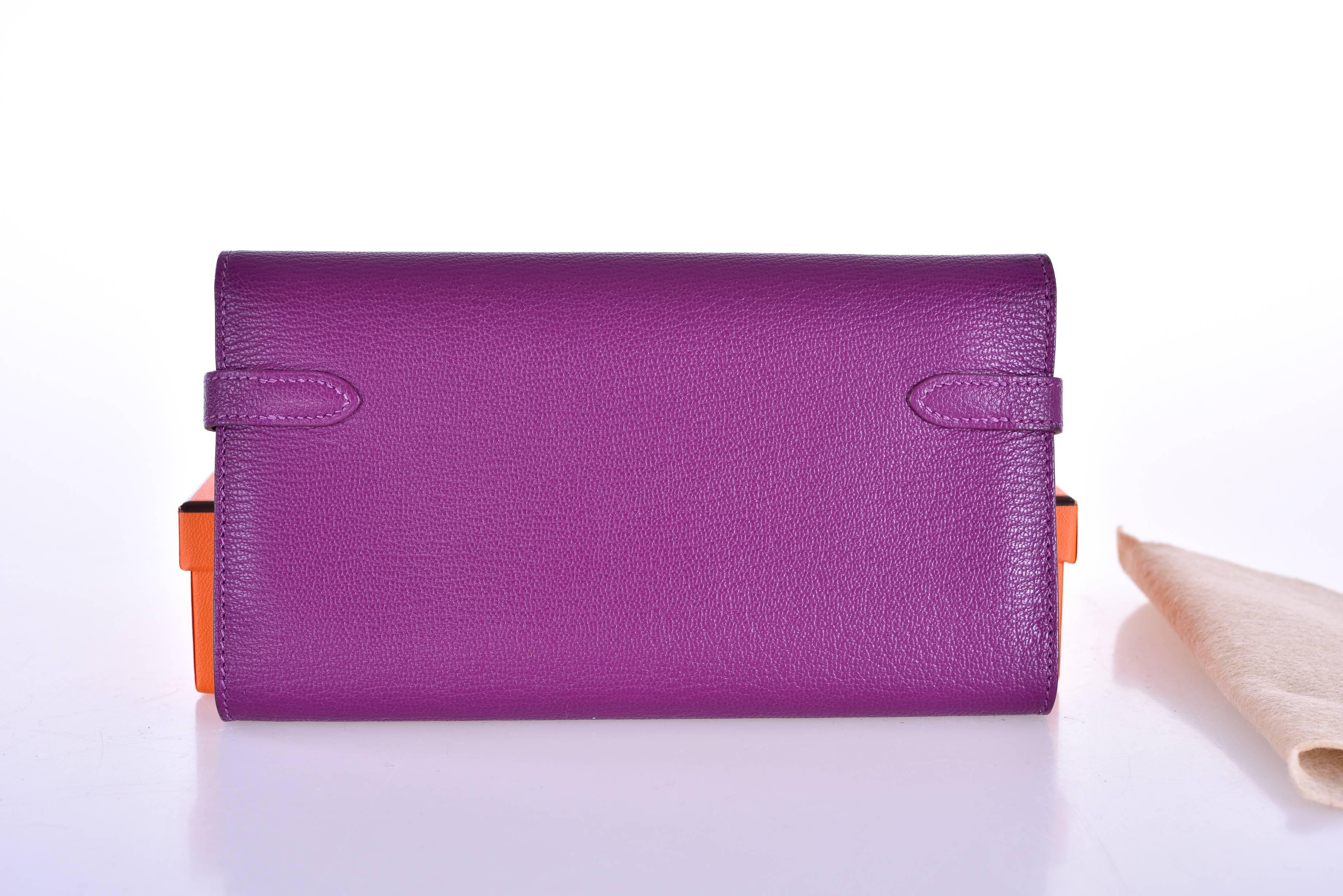 NEW HERMES KELLY LONGUE WALLET ANEMONE / CLUTCH CHEVRE LEATHER JaneFinds In Excellent Condition In NYC Tri-State/Miami, NY