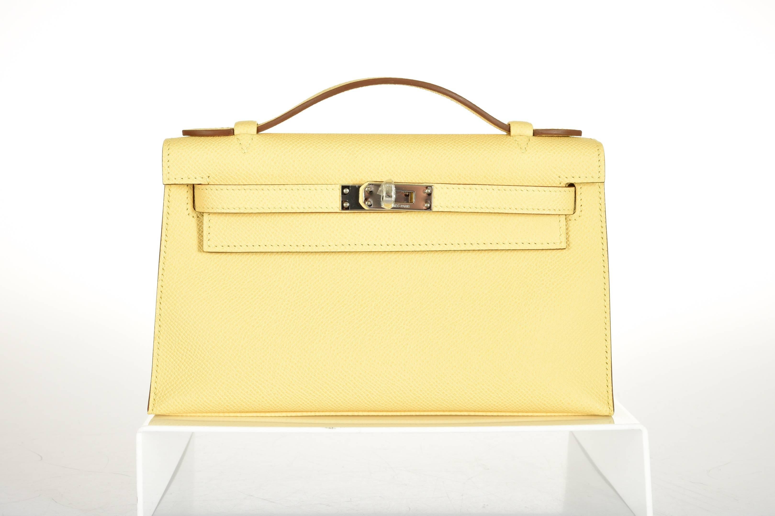 Hermes Jaune Poussin Kelly Pochette Cut Clutch Bag palladium
New condition
Hardware: palladium
Country of Origin: France
Color: Jaune Poussin
Closure: Toggle
Handle Drop (in inches): 1
Height (in inches): 5.5
Width (in inches): 8.5
Depth