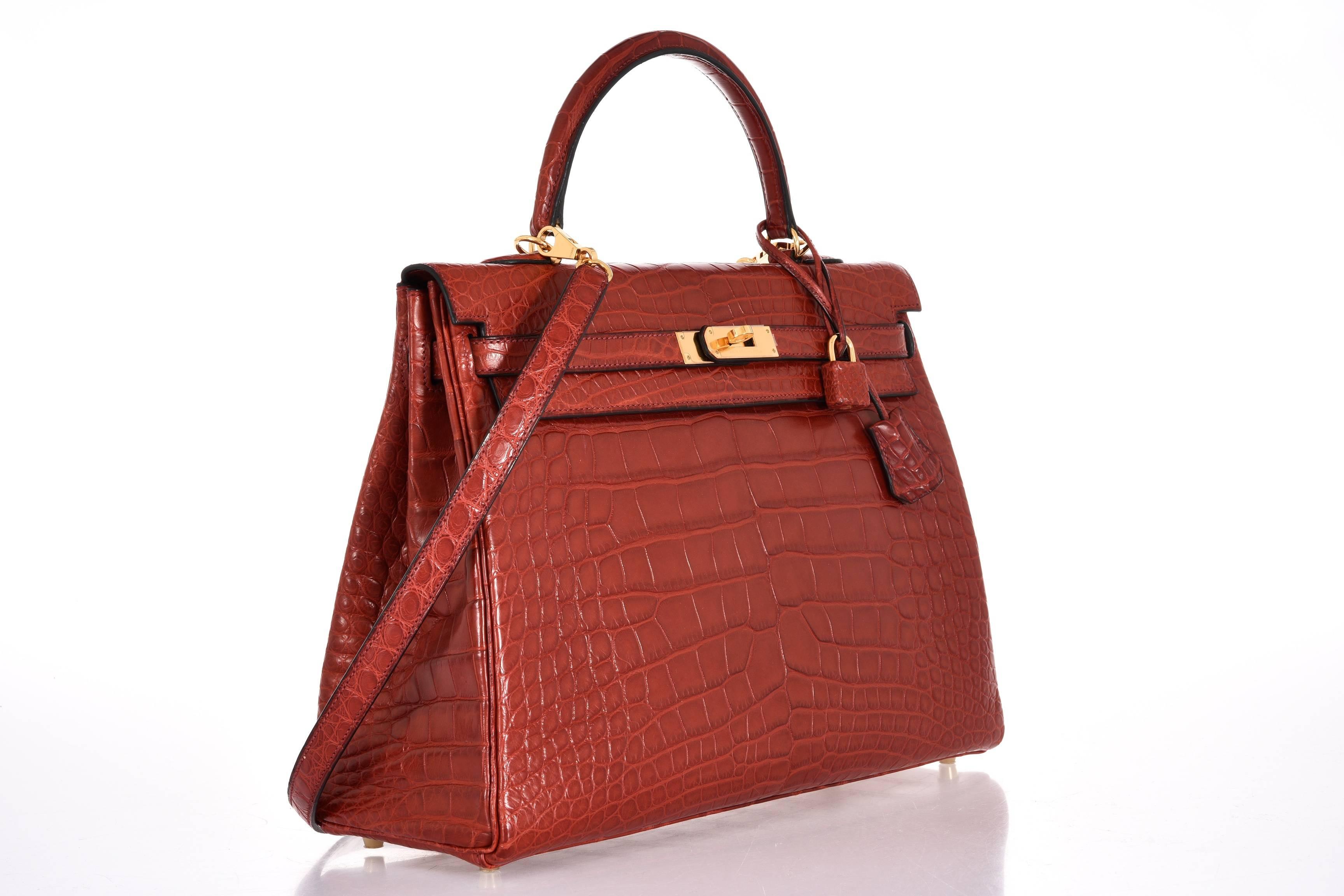 This 35cm Retourne Kelly bag by Hermès in Rouge Alligator and features a top handle, shoulder strap, gold hardware, and the signature twist lock closure.
Signature twist lock closure
Stamp: Q Square
Composition: Alligator
Comes with an original