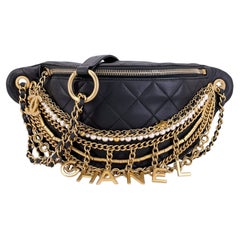 Sac banane Chanel 19A noir « All About Chains » avec perles, référence GHW 67666