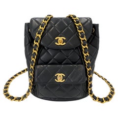 Chanel 1996 Vintage Schwarz Lammfell Duma Rucksack Tasche 24k GHW 68640