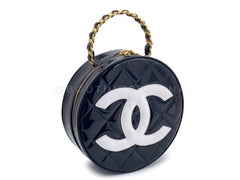 Chanel 1995 "Barbie" Round Patent Circle Vanity Case Bag 24k GHW 69164