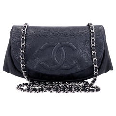 Chanel Black Caviar Halbmond-Geldbörse an Kette (WOC) SHW 69253