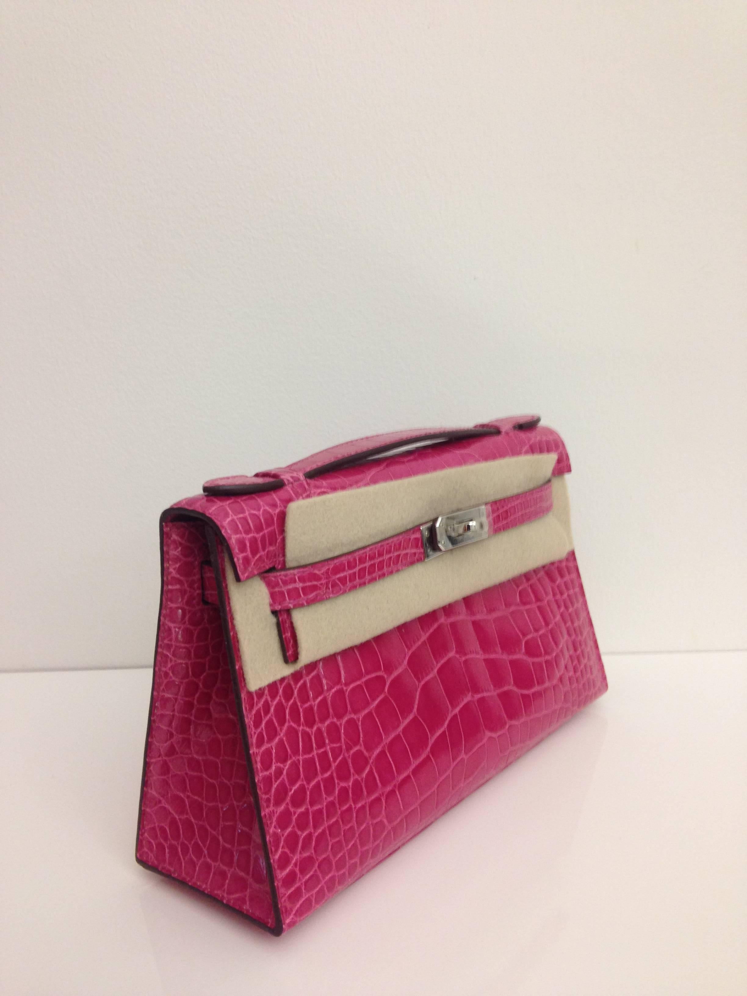 Hermes, Kelly Pochette bag, Colour Fuschia (Hermes have stopped producing this color 5 years ago), Crocodile skin - Alligator, Palladium (silver) hardware.

This Bag comes with a box, dustbag and manual 