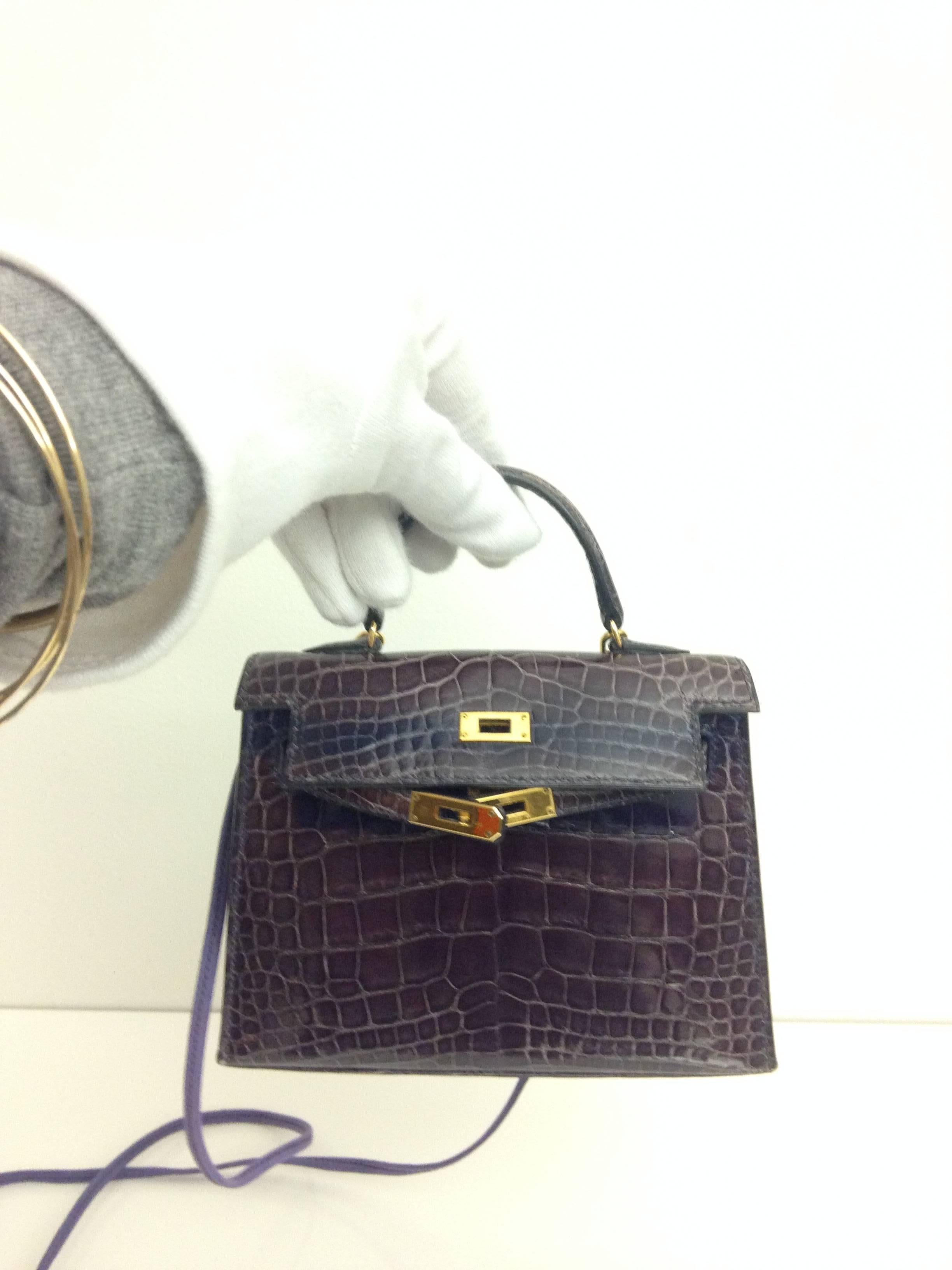 Hermes, Kelly bag, Size 15, Color Prune, Leather Shiny Crocodile Alligator, Gold Hardware.

This bag comes with a dustbag and strap, this ia an extremely rare bag. 