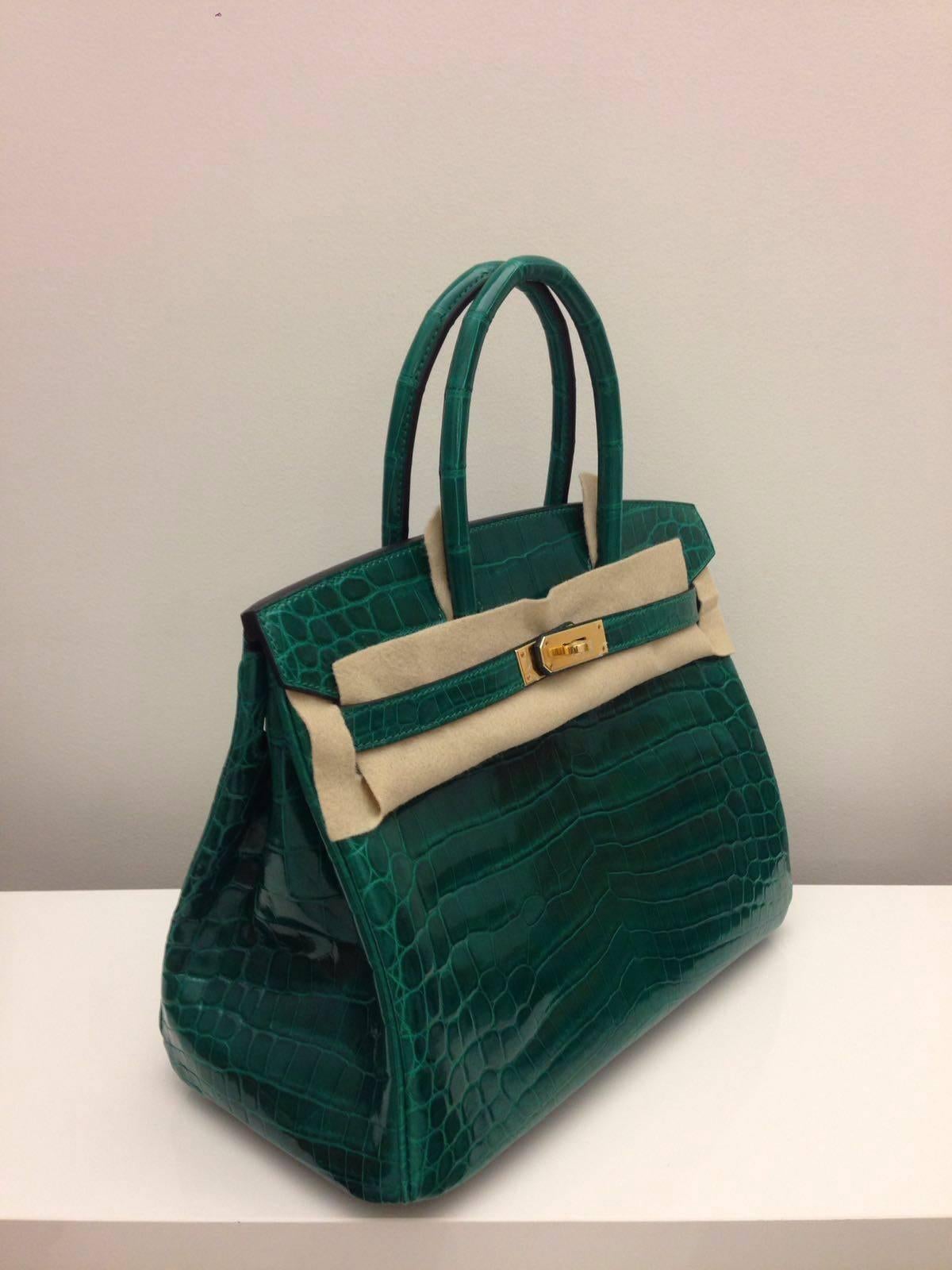 Hermes 
Birkin size 30 
Crocodile Niloticus leather 
Colour Green Emerald 
gold hardware 
store fresh, comes with receipt and full set (dust bag, box...) 
Hydeparkfashion specializes in sourcing and delivering authentic luxury handbags, mainly