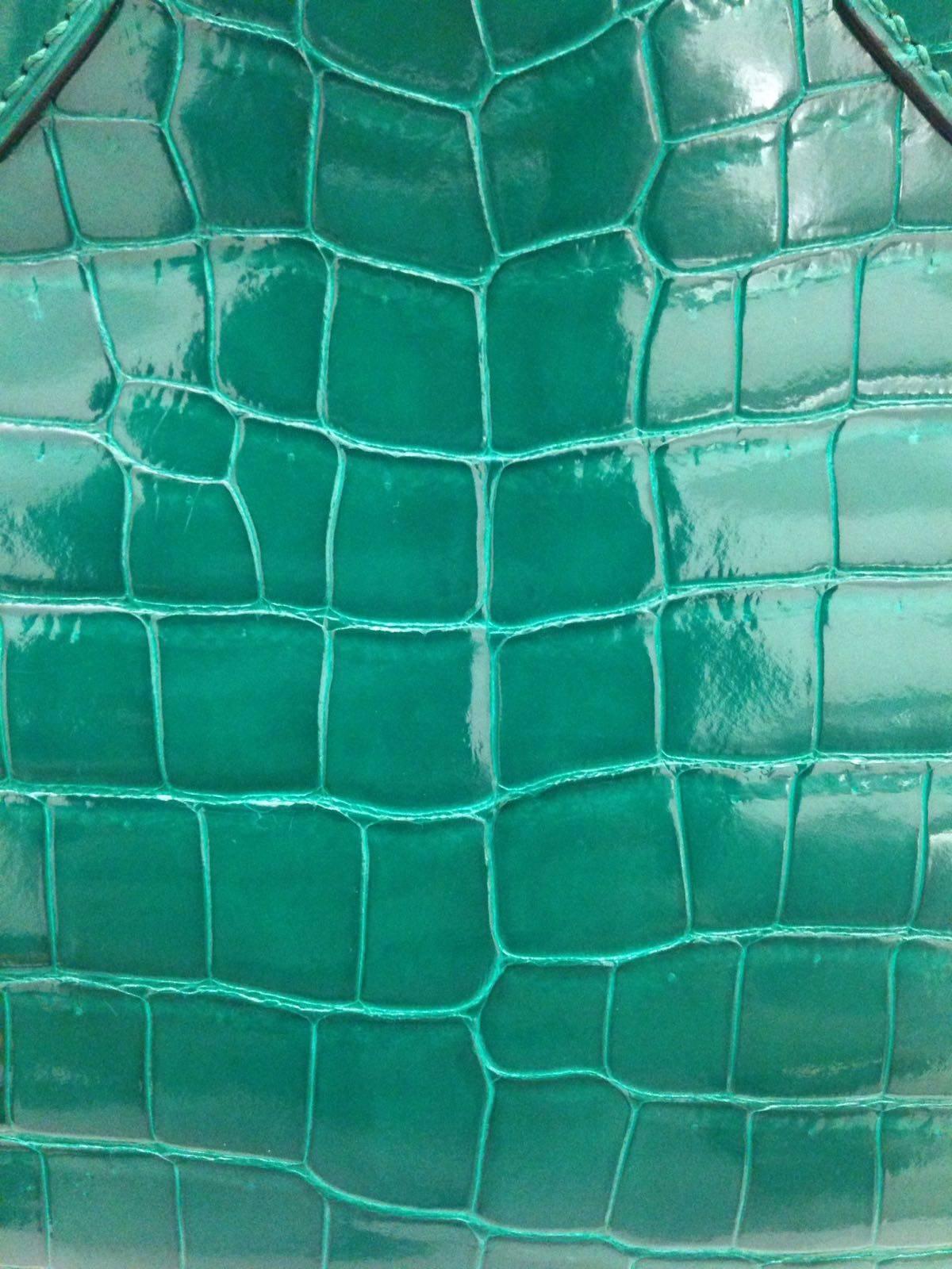 Women's or Men's Hermes Birkin 30 Green Emerald Shiny Niloticus Crocodile GHW