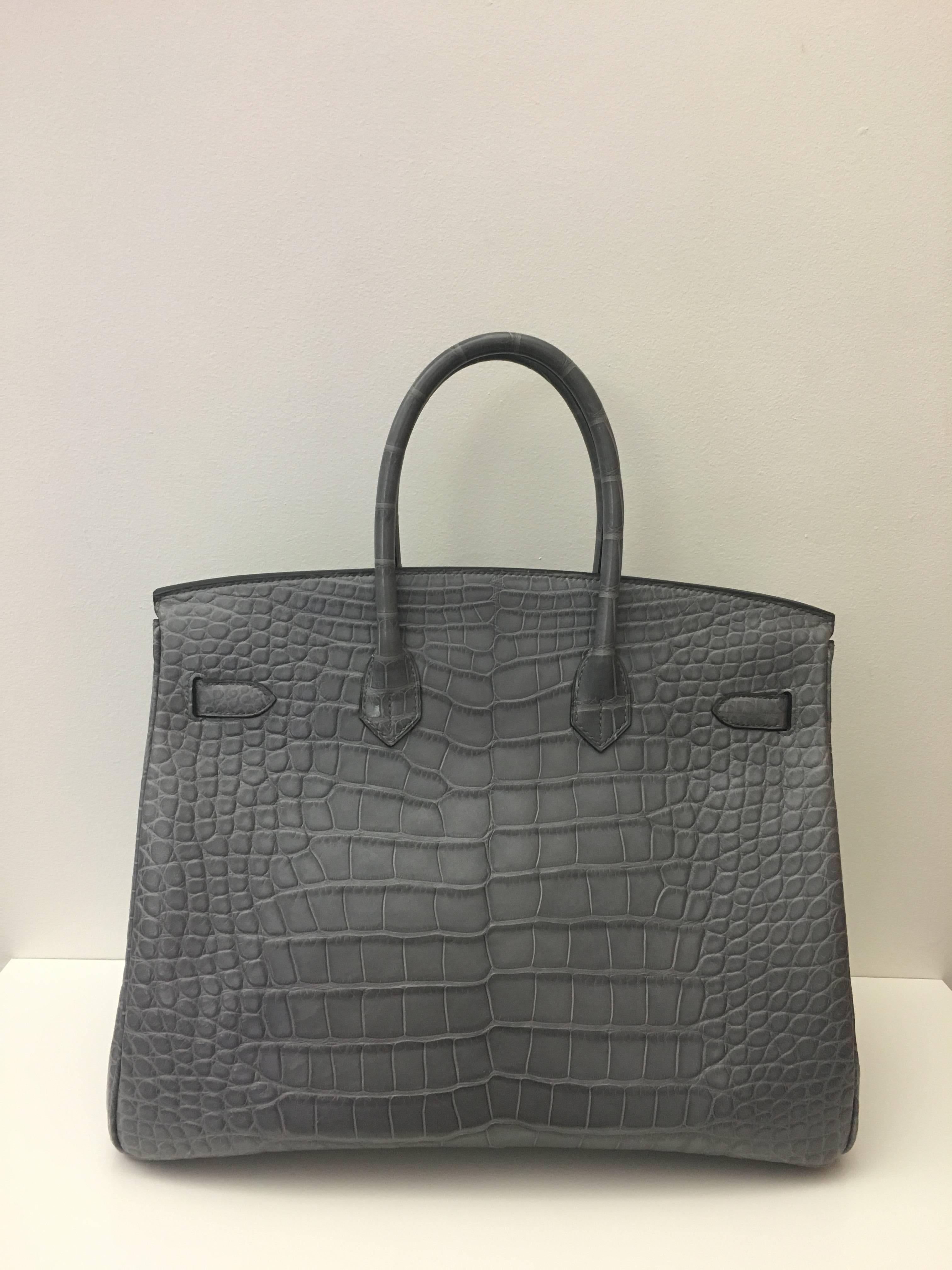 Brand New Hermes Birkin 35 Gris De Paris Matte Croc Gold Hardware In Excellent Condition In London, GB