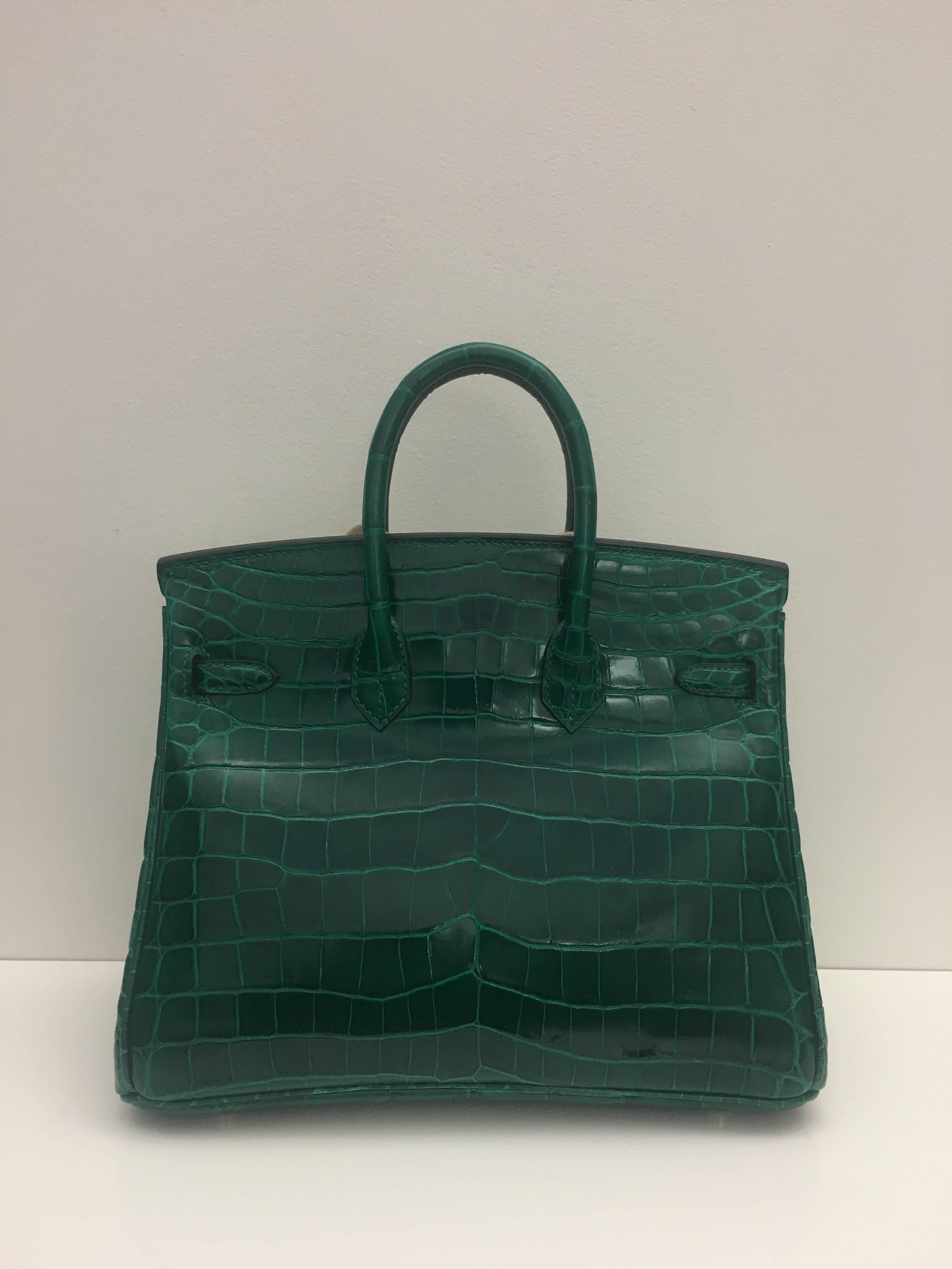 Hermes Birkin 25 Emerald Green Shiny Niloticus Croc PHW In New Condition In London, GB