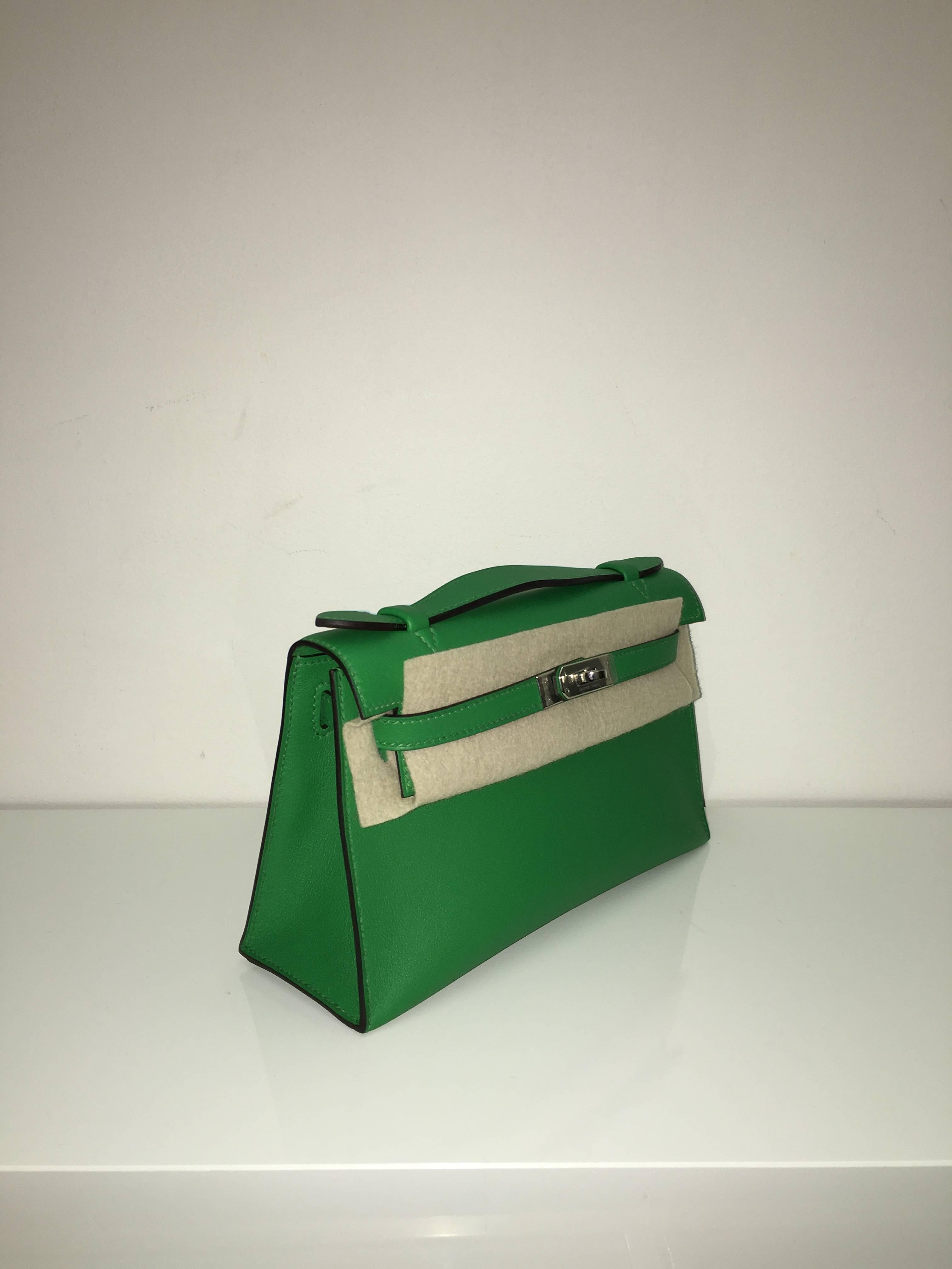 Hermes 
Kelly Pochette Size 22
Calf Skin Leather 
Colour Green Bamboo
Palladiuym (silver) Hardware 
store fresh, comes with receipt and full set (dust bag, box...) 
Hydeparkfashion specializes in sourcing and delivering authentic luxury