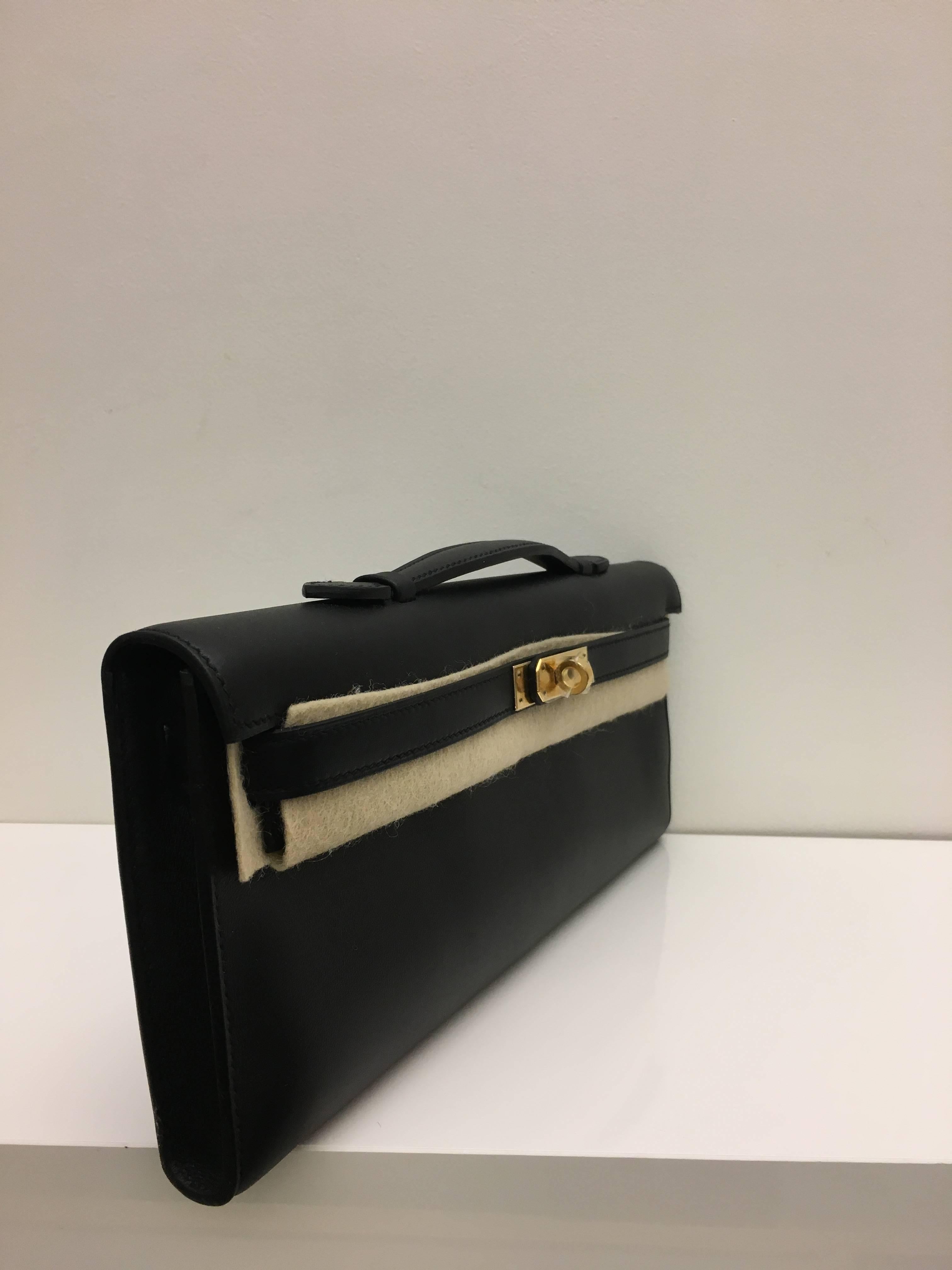 Hermes 
Kelly Cut
Swift Leather 
Colour Black (Noir)
Gold Hardware 
store fresh, comes with receipt and full set (dust bag, box...) 
Hydeparkfashion specializes in sourcing and delivering authentic luxury handbags, mainly Hermes, to client