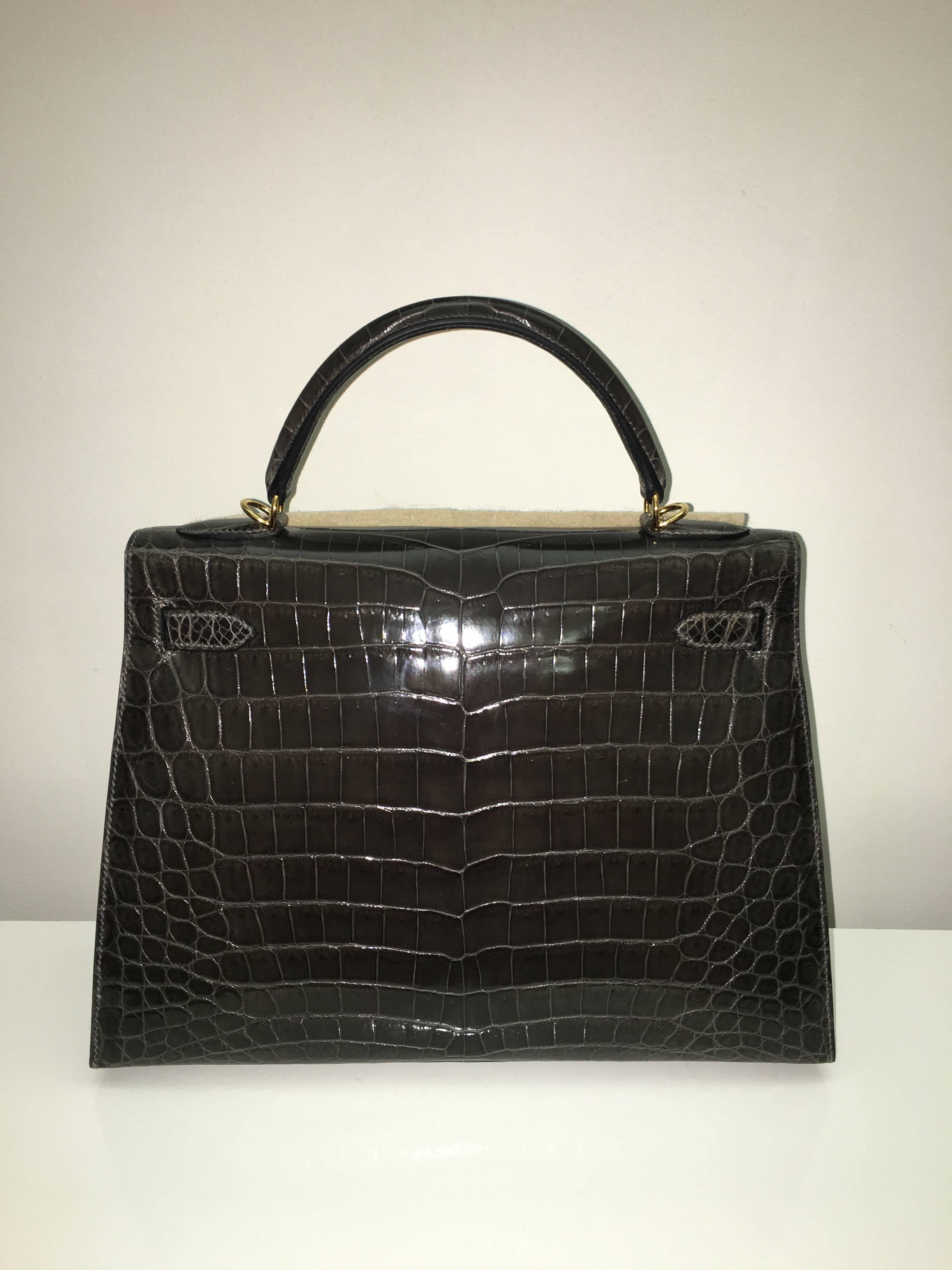 Brand New Hermes Kelly 32 Graphite Shiny Croc GHW In New Condition For Sale In London, GB