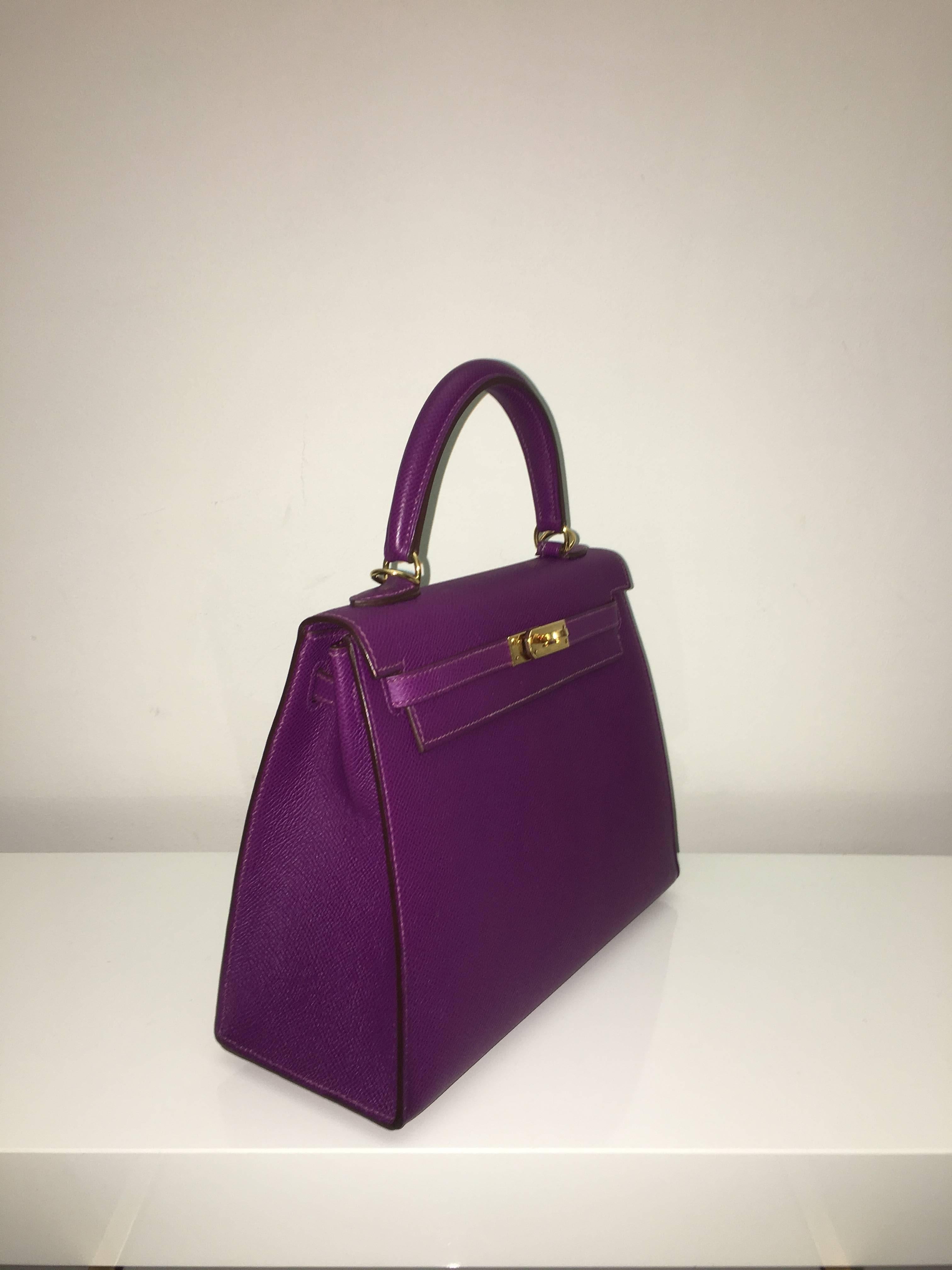 Hermes 
Kelly Size 25
Epsom Leather 
Colour Anemone
Gold Hardware
store fresh, comes with receipt and full set (dust bag, box...) 
Hydeparkfashion specializes in sourcing and delivering authentic luxury handbags, mainly Hermes, to client around the