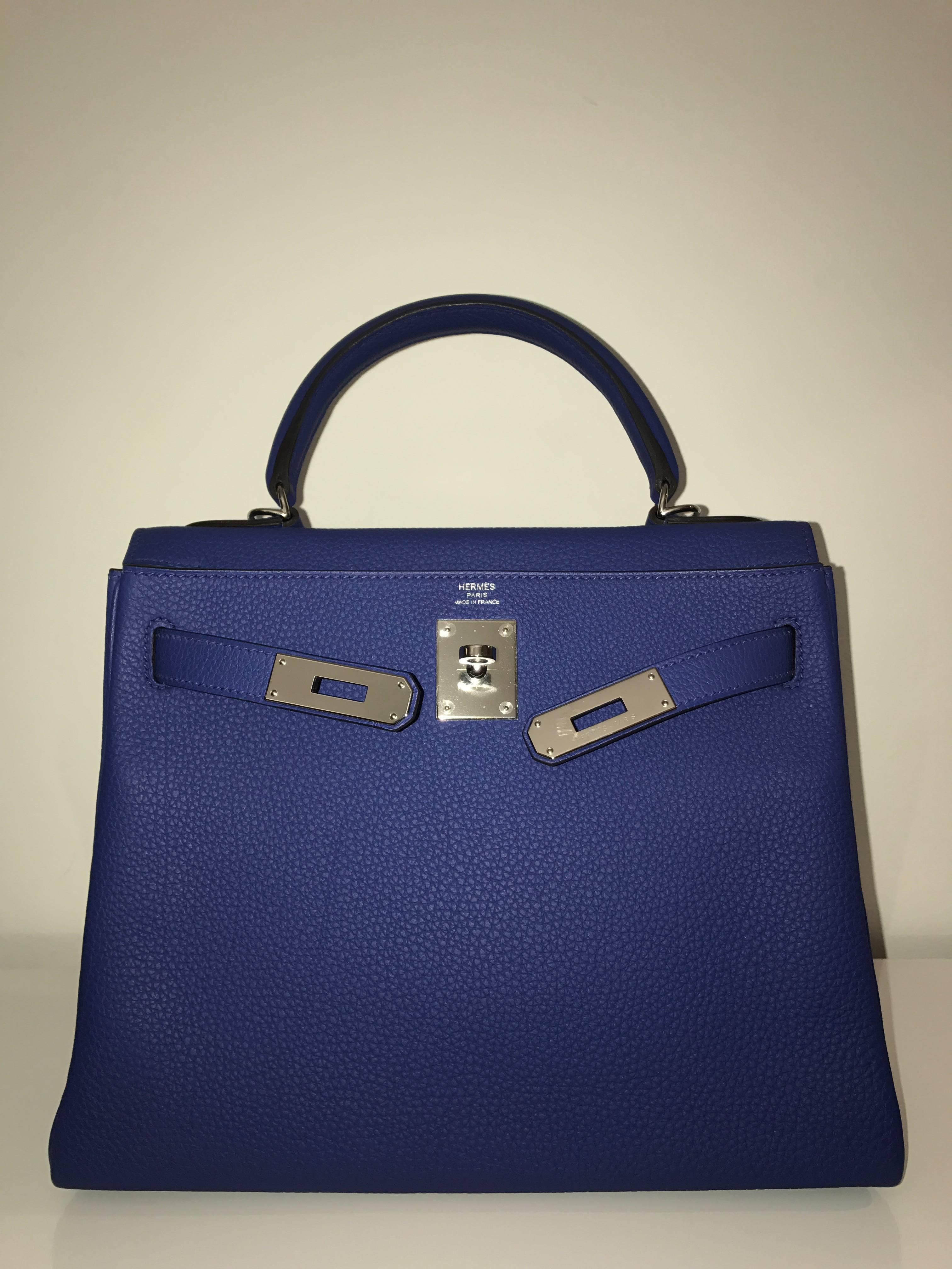 Hermes Kelly 28 Electric Blue Togo PHW  In New Condition For Sale In London, GB