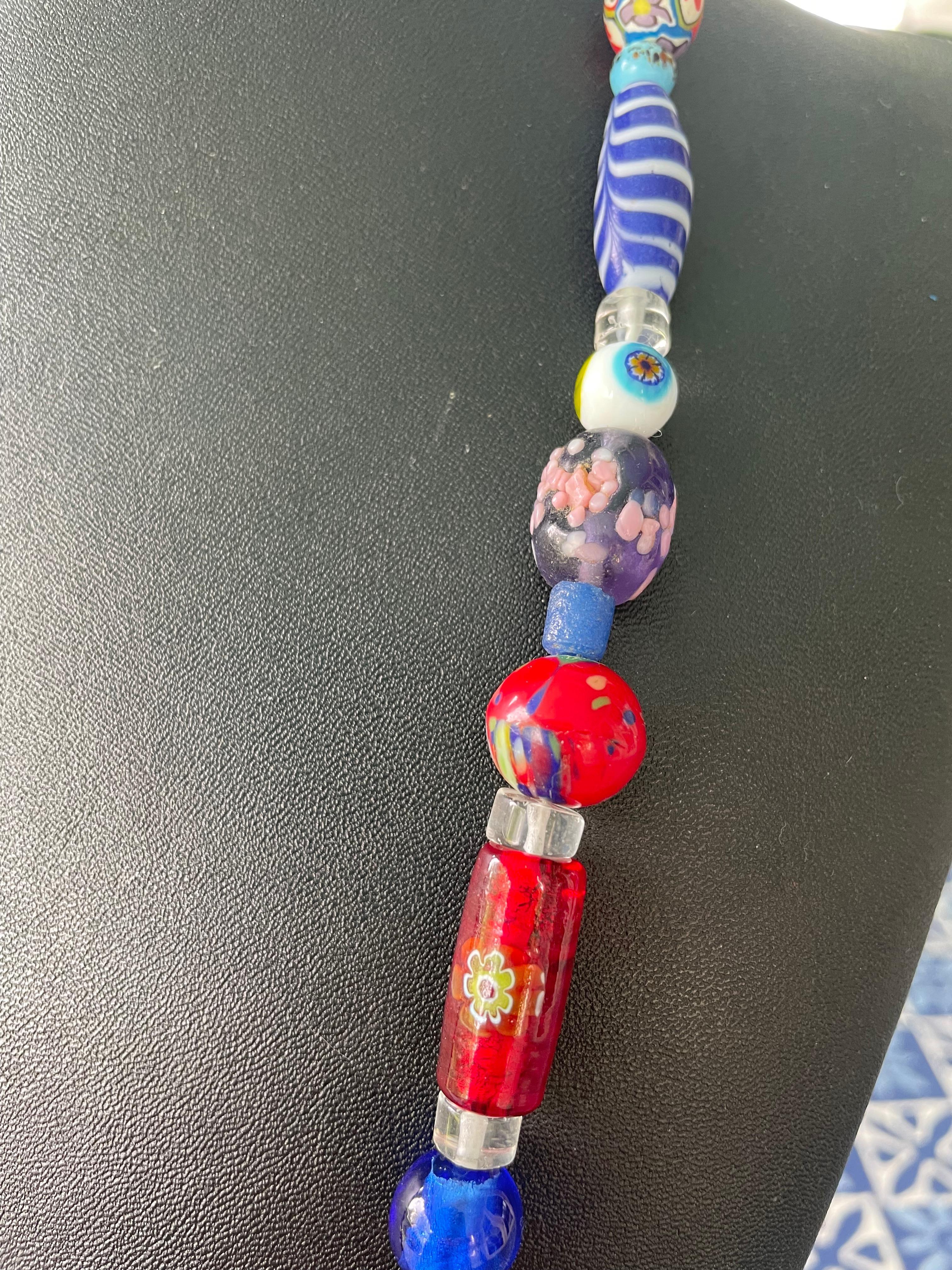 Perlina LB offre una collana di corallo e turchese in vetro SS in vendita