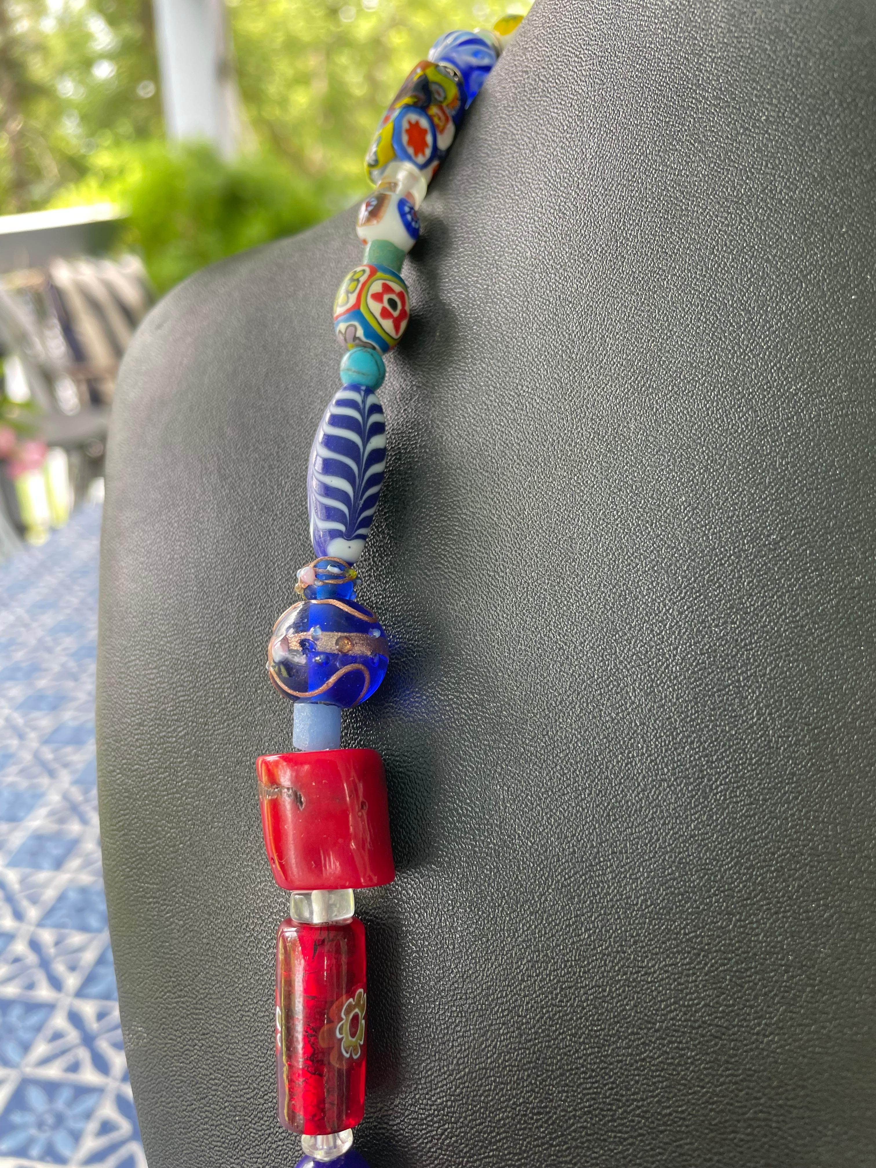 LB offre una collana di corallo e turchese in vetro SS in vendita 2