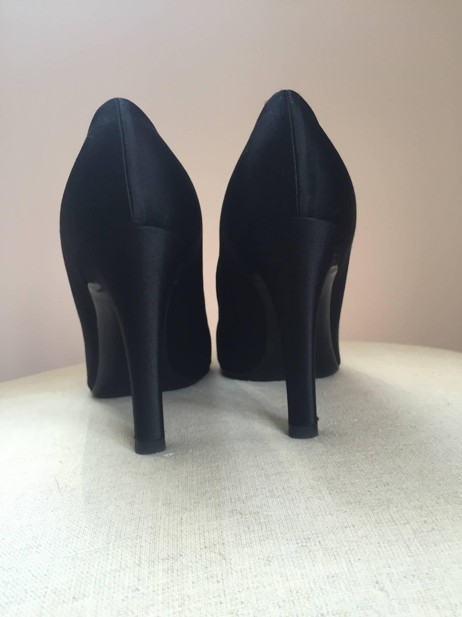 Louis Vuitton Black Silk Jeweled Pumps In Excellent Condition In Stamford, CT
