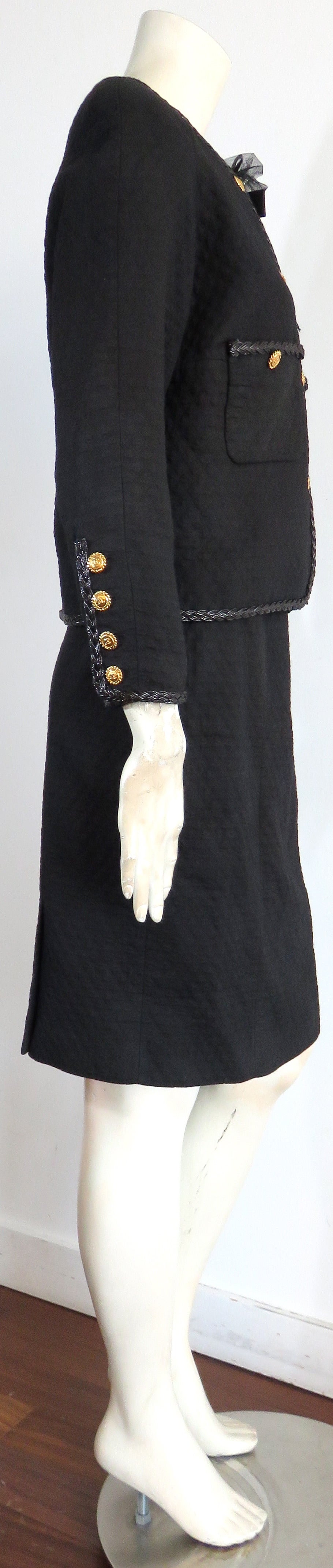 1980's CHANEL Diamond quilted skirt suit 2