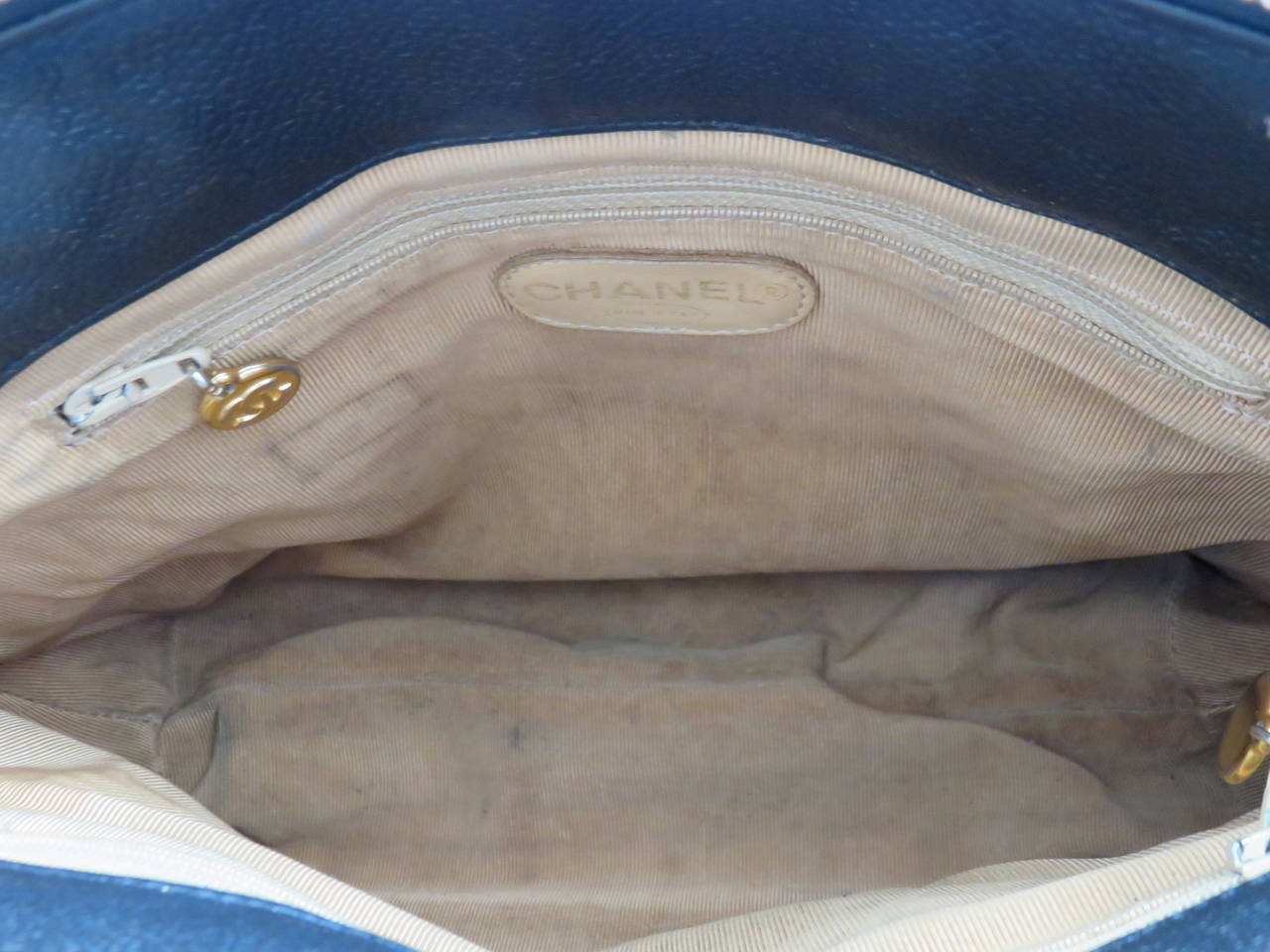 1980's CHANEL Black pebbled leather handbag 6