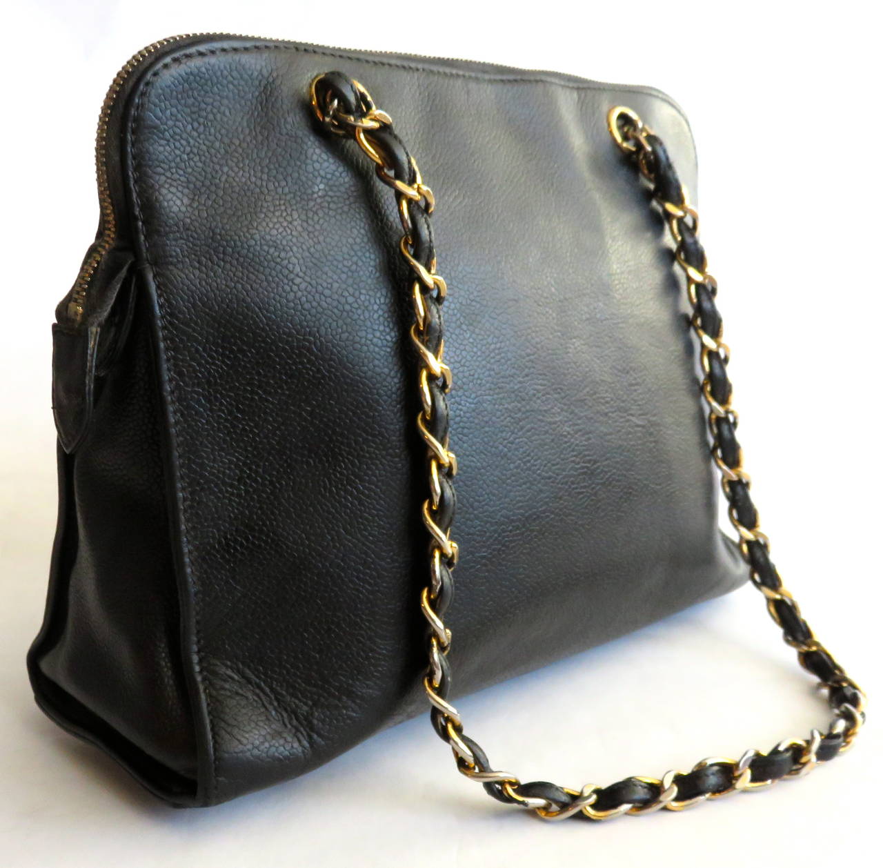 Women's 1980's CHANEL Black pebbled leather handbag
