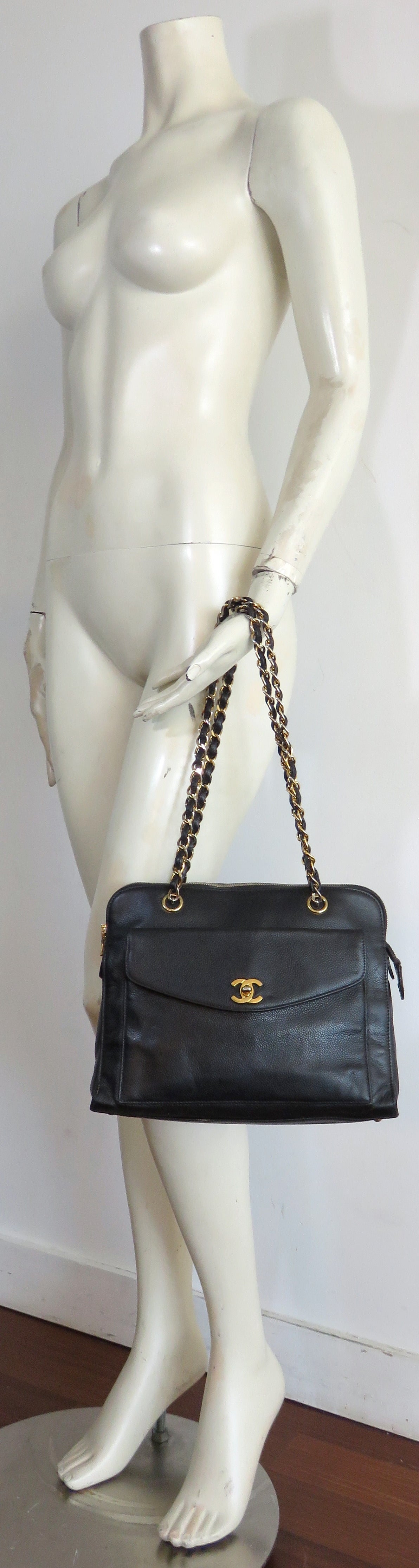 Vintage, 1980's CHANEL Black pebbled leather handbag with gold-finished, metal trims.

Front, envelope-style flap pocket with metal, 'CC' monogram turn lock closure.

Signature, leather laced, metal chain straps.

Biege interior lining with