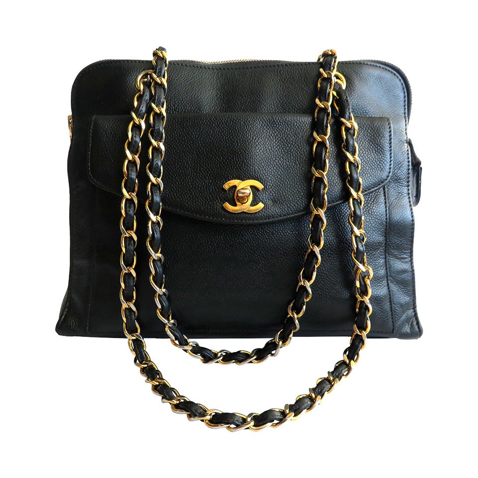 1980's CHANEL Black pebbled leather handbag