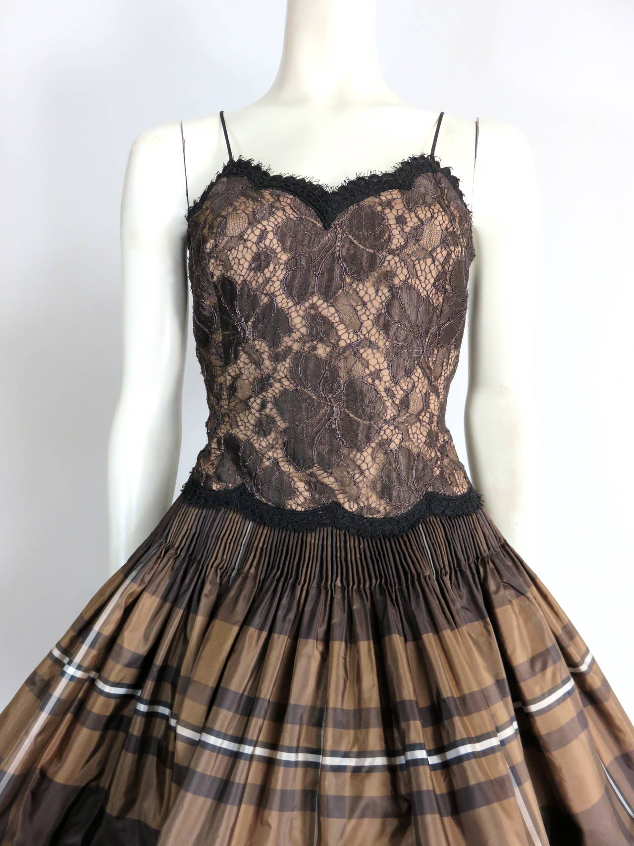 Mint condition, 1980's GEOFFREY BEENE Lace & taffeta cocktail dress.

Gorgeous floral lace bodice made of dark pewter, and bronze toned threads.  The bodice gives off a very subtle shimmer when reflected in the light, and is intricately