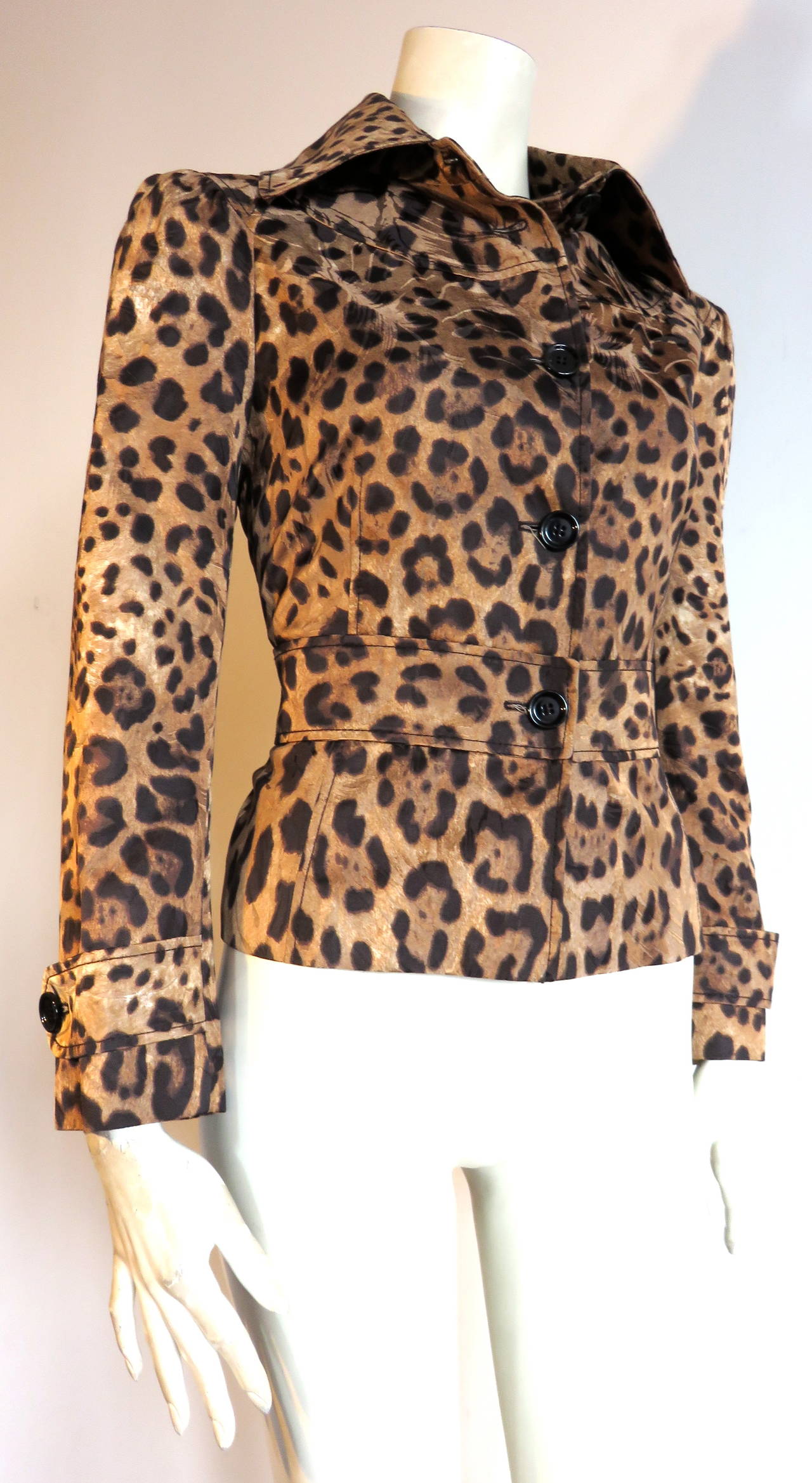 Excellent condition DOLCE & GABBANA Leopard printed jacquard jacket.

Leopard artwork is printed atop jacquard woven fabric.

Wide waistband detail with generously shaped collar.  

Circular seam construction around top neck opening.

Fully