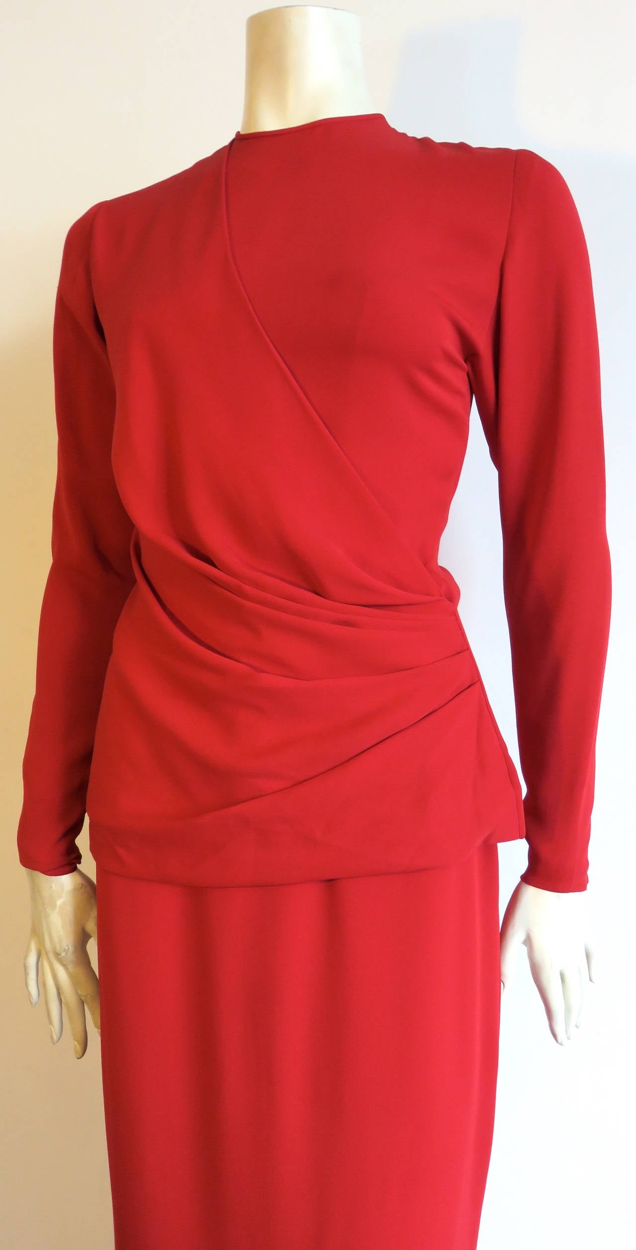 1980's GALANOS Red silk crepe 2pc. skirt & tunic set For Sale 3