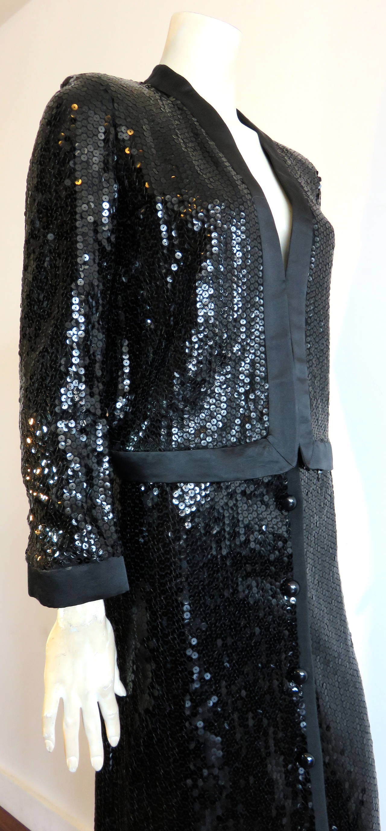 1970's VALENTINO Sparkling black sequin evening set In Excellent Condition For Sale In Newport Beach, CA