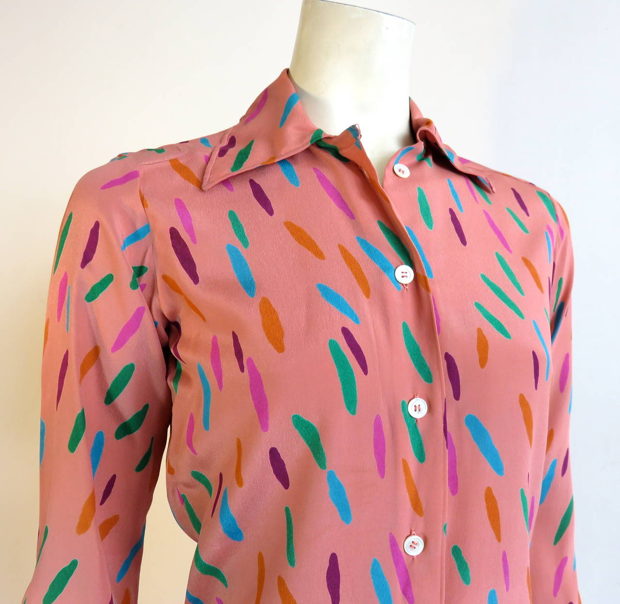Excellent condition, 1970's CHLOE / LAGERFELD Silk brush stroke print blouse shirt.

Fabulous, multi-color print with button down closures.

In excellent condition with no damages.

Made in France.

*MEASUREMENTS*

FR 38 = US